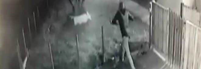 Ladri in azione in una casa a Sarno: rubano cucina, porte e persino il cancello