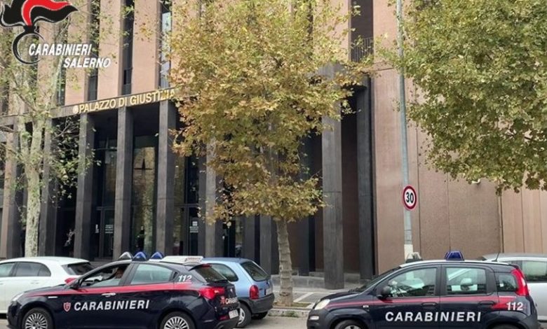 salerno tribunale aggredisce carabinieri vigilanza