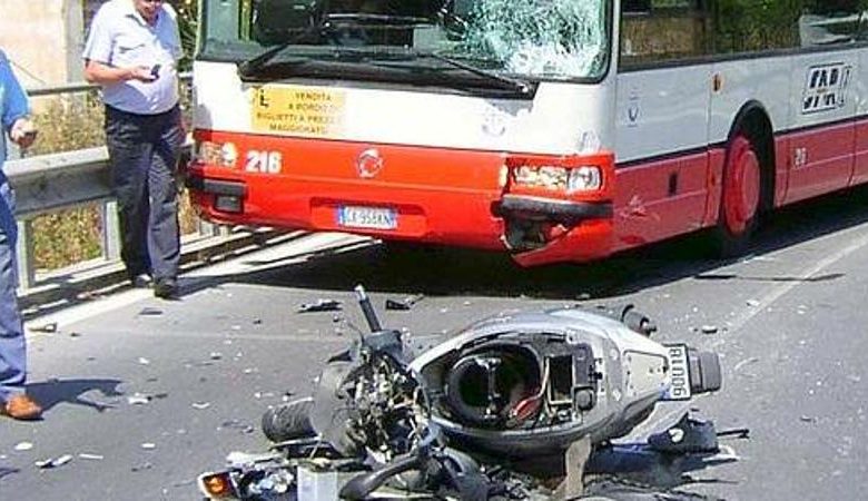 montecorvino rovella incidente autobus moto