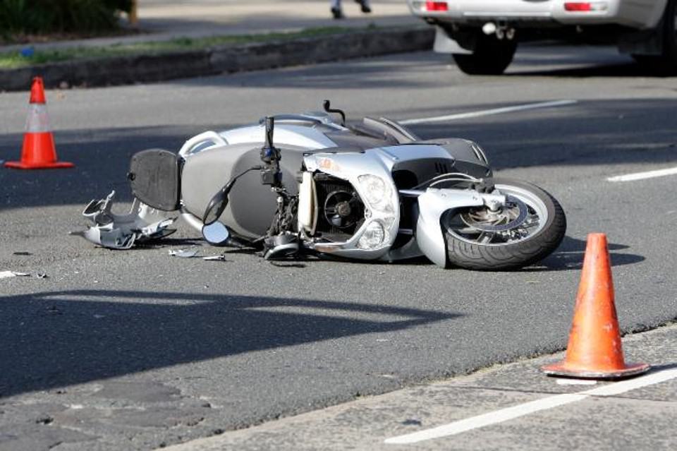 incidente-stradale-salerno-scooter-semafori
