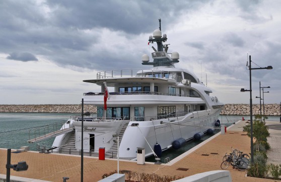 super yacht russo al Marina d'Arechi