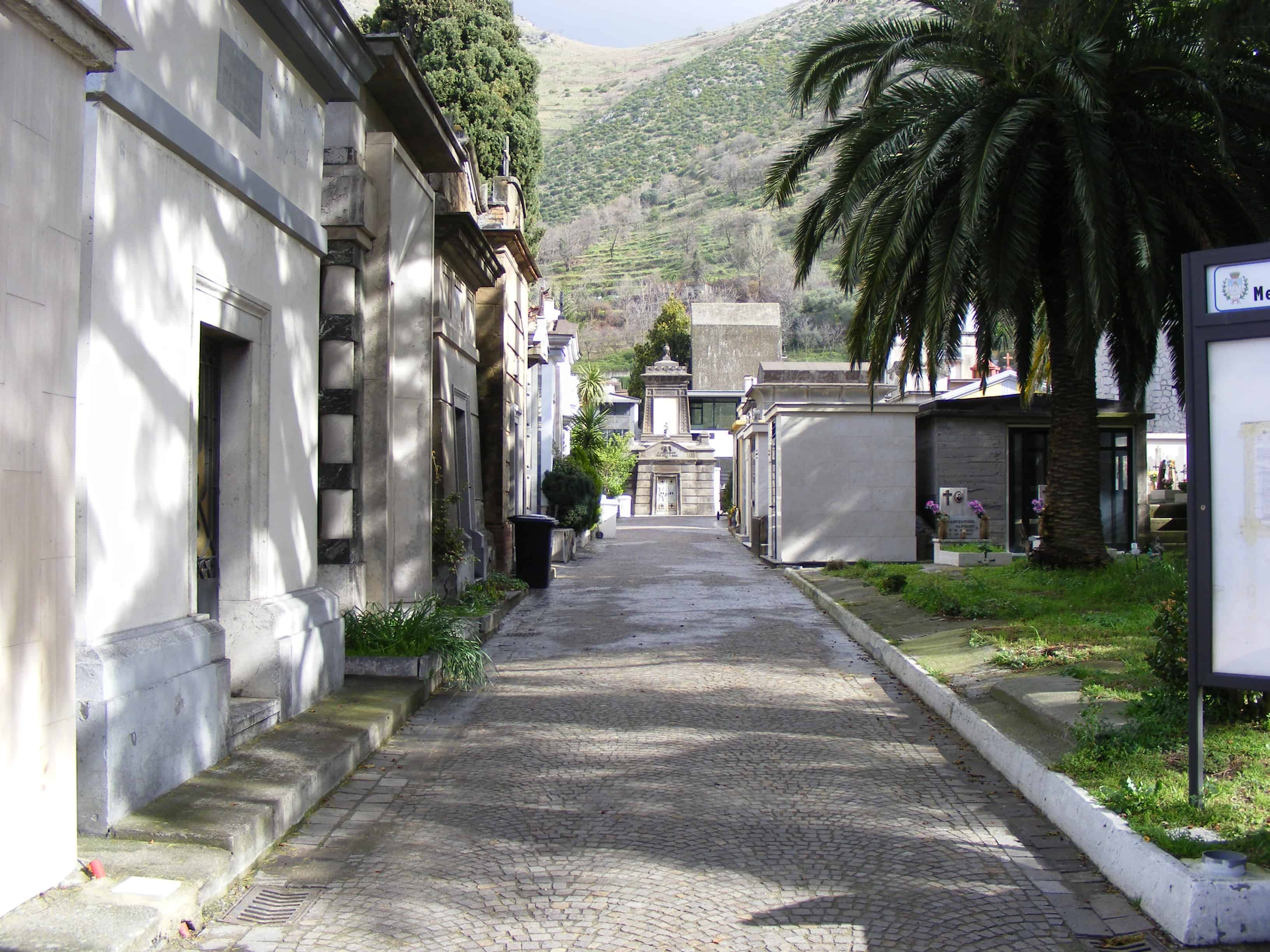 cimitero-salerno-chiuso-coronavirus