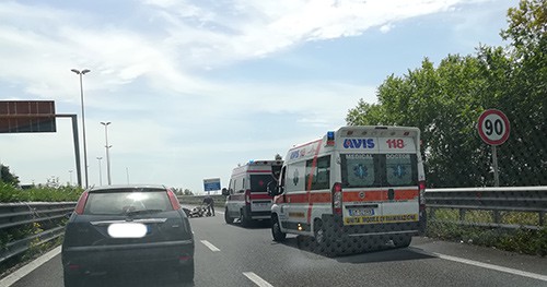 tangenziale-salerno-traffico-incidente-ambulanza-3