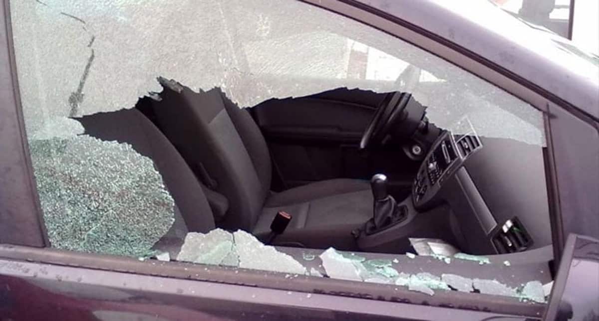 finestrino auto rotto vetro