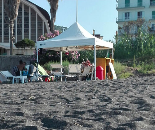 spiaggia-torrione-sdraio-ombrelloni