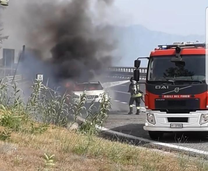 Incendio-autostrada-Salerno-Reggio-Calabria-auto-fiamme