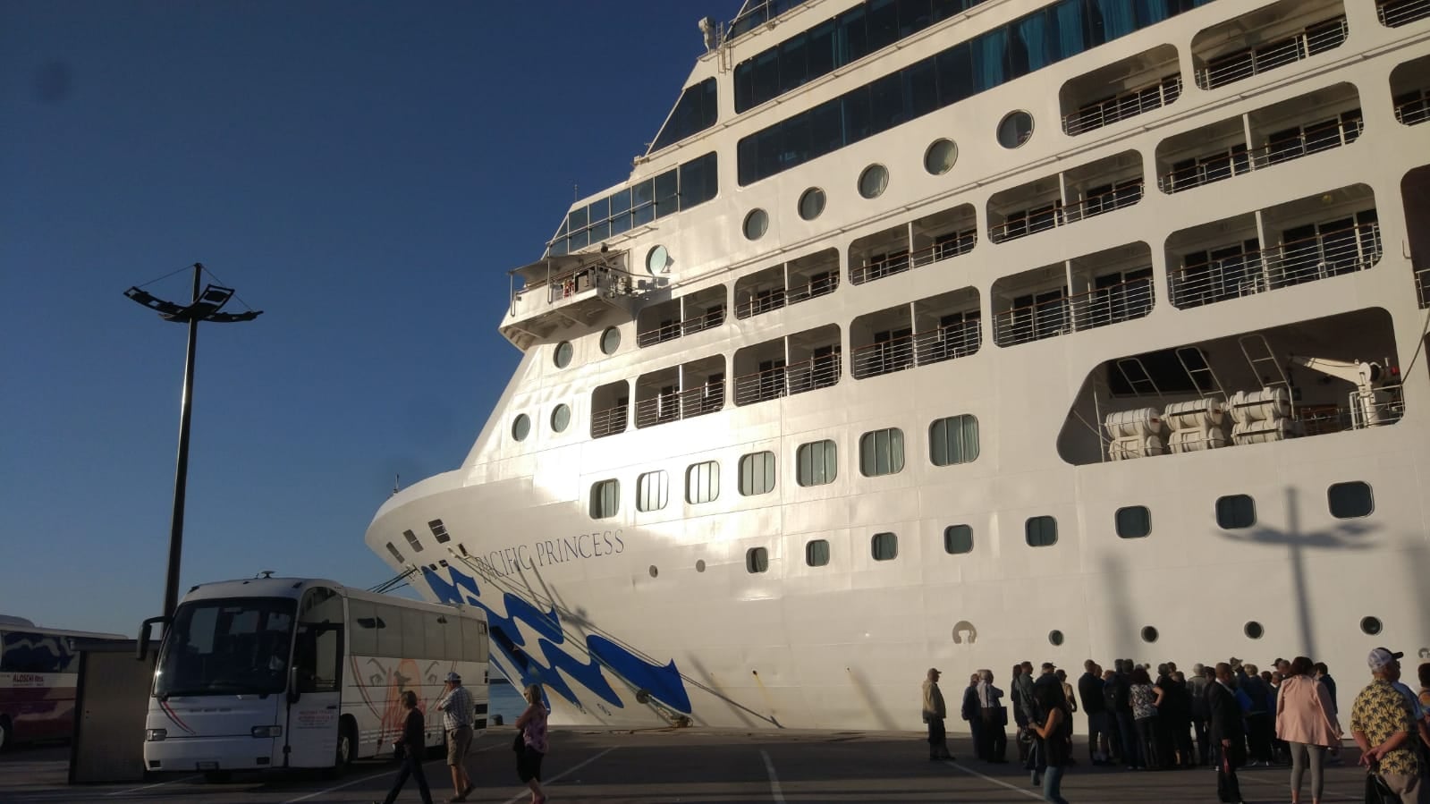 nave-crociera-salerno-pacific-cruises
