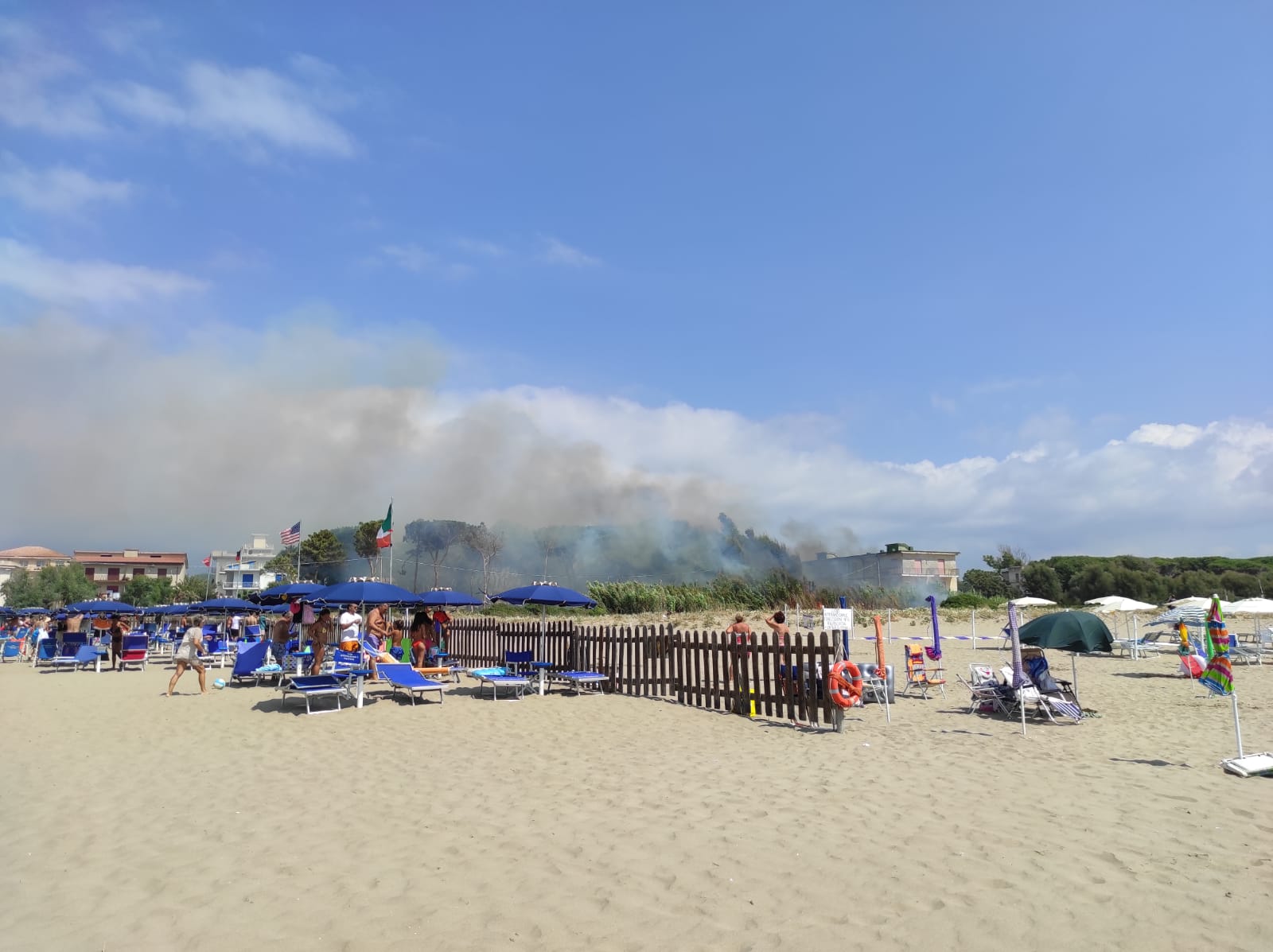 paestum-incendio-spiaggia-localita-licinella