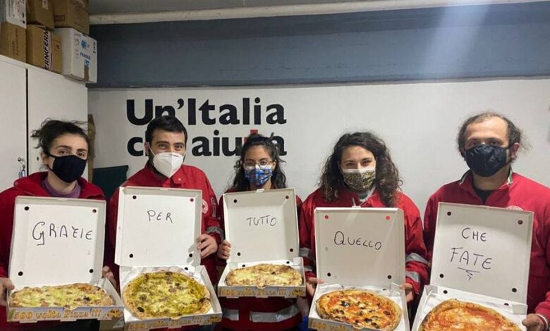 cava-tirreni-messaggio-cartoni-pizza-volontari-croce-rossa