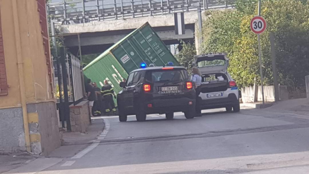 incidente scafati camion perde carico