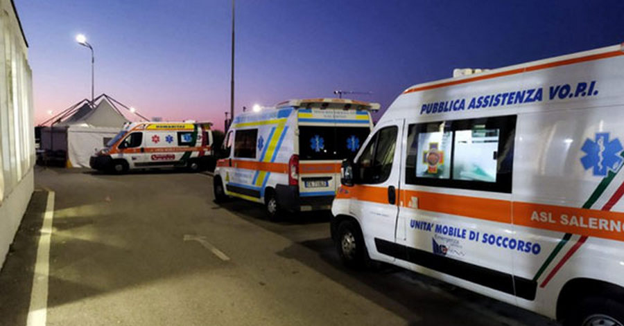 ospedale-salerno-anziani-notte-ambulanza