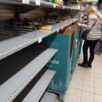 assalto-supermercato-salerno-scaffali-vuoti