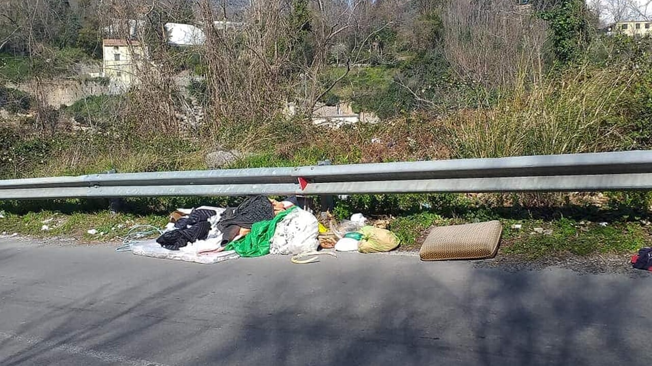 sversamento illecito rifiuti cava 16 marzo