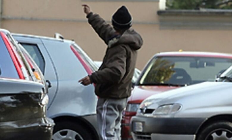 Salerno, allontanati e sanzionati 9 parcheggiatori abusivi allo Stadio Arechi