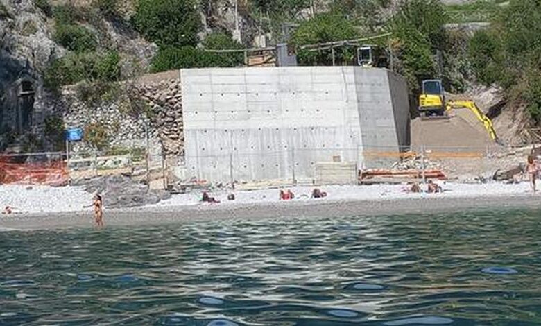 maiori-muro-cemento-spiaggetta