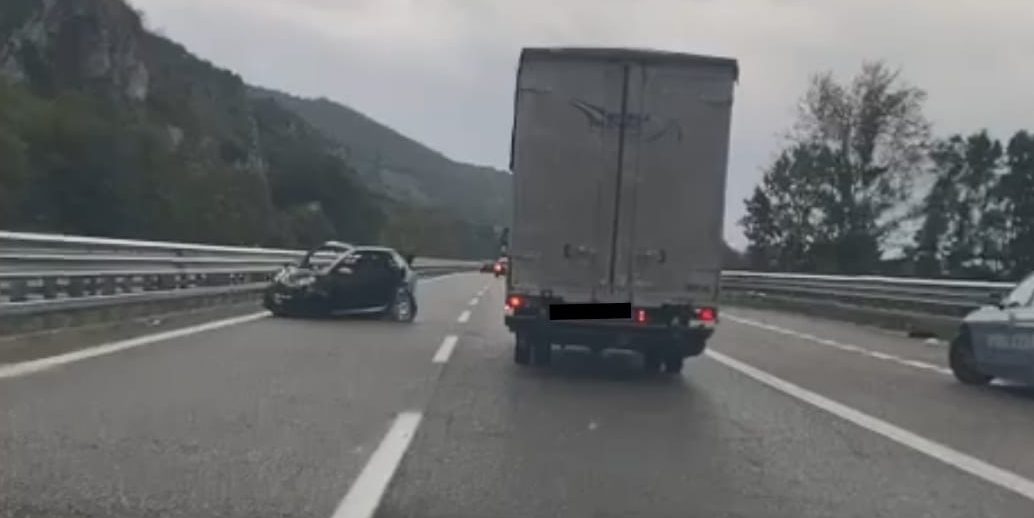 incidente auto a2 mediterraneo