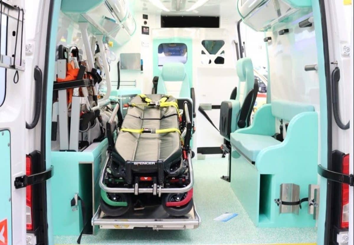 salerno-nuove-ambulanze-ospedale-ruggi