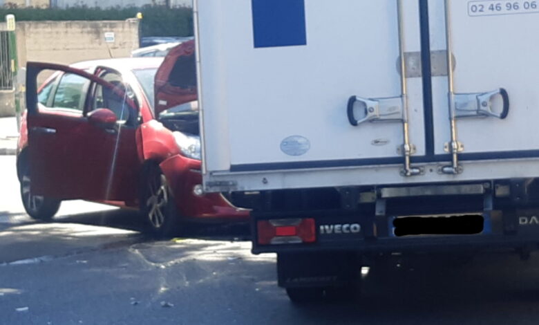 incidente auto furgone a2 mediterraneo