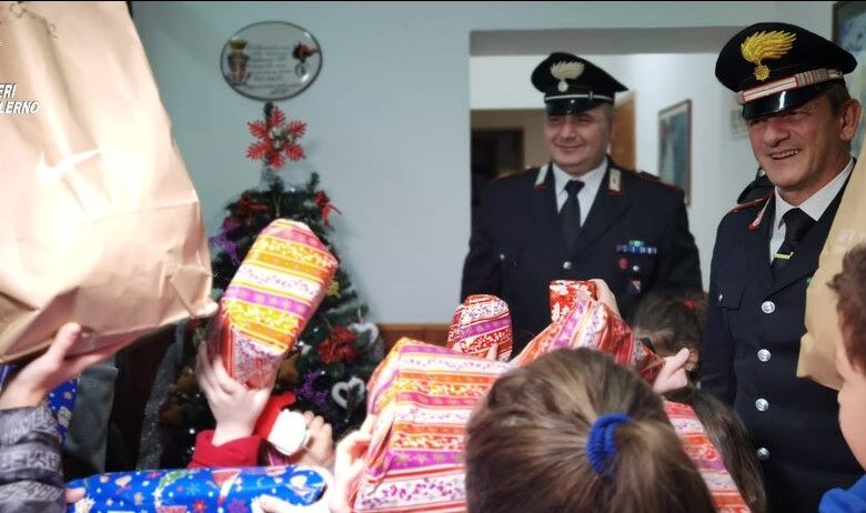 carabinieri-capaccio-regali-natale-2022-bambini