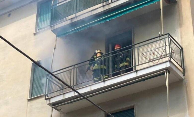 incendio balcone salerno petardo