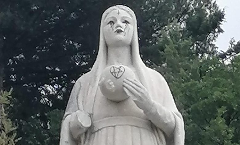 salerno-riti-satanici-parc-seminario-statua-madonna