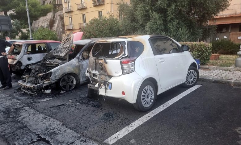 Incendio Salerno auto