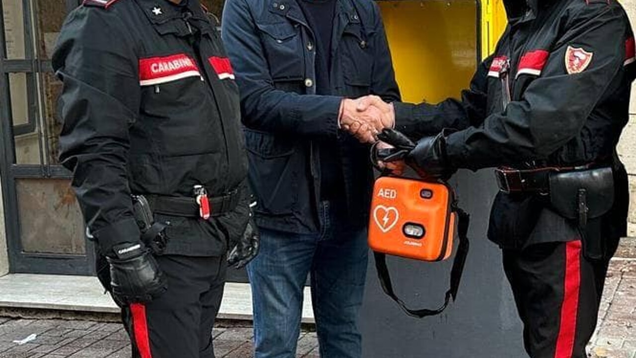 Salerno riconsegnato defibrillatore rubato