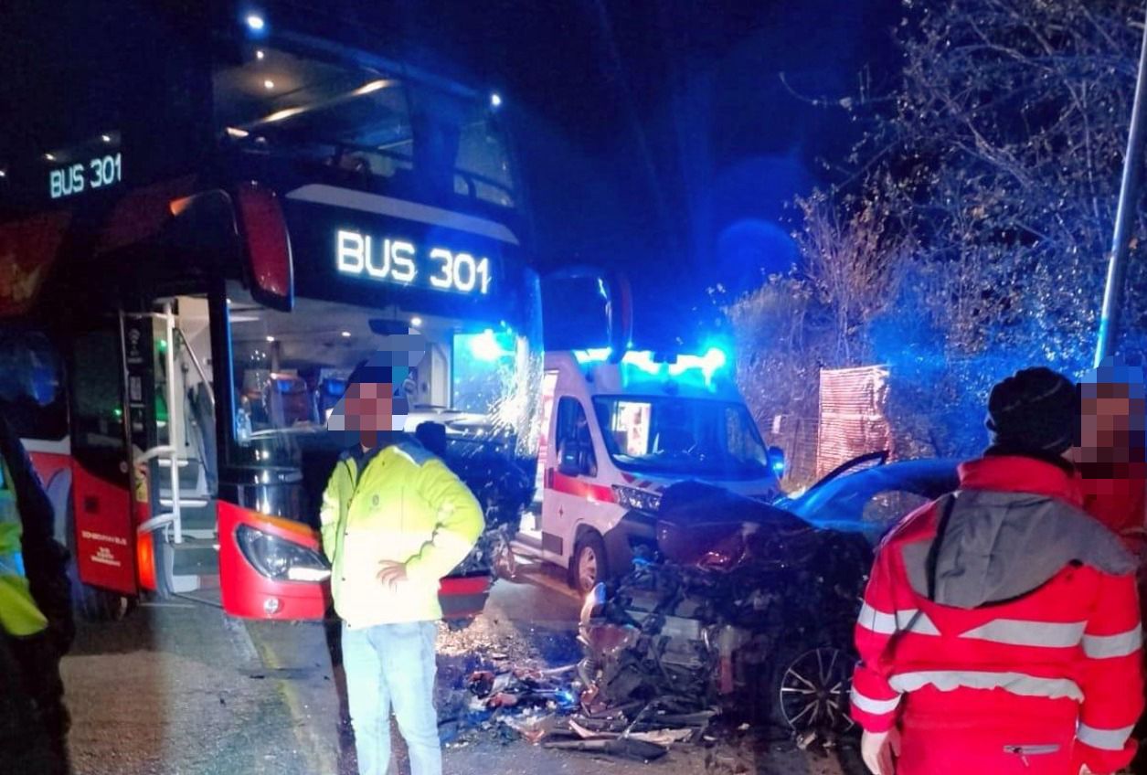 Incidente autobus auto Buccino morti