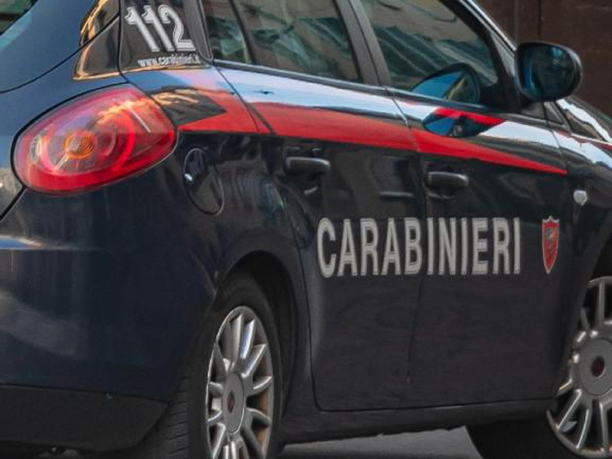 Casal Velino insulta aggredisce carabinieri