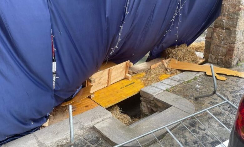 torre orsaia danneggiato presepe pro loco denuncia contro ignoti