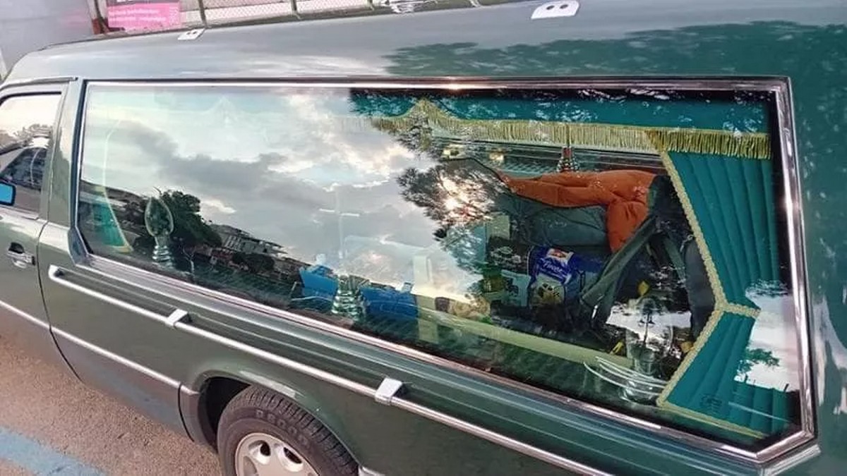 marina camerota vacanza carro funebre foto virale