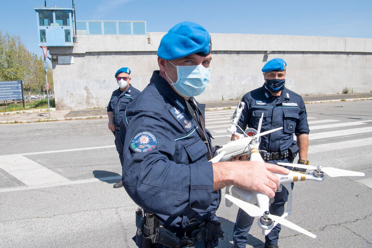 drone droga cellulari sequestro carcere salerno 5 marzo
