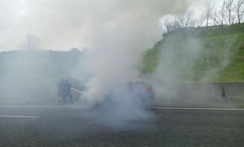 incendio auto autostrada a2 pontecagnano faiano oggi 10 marzo