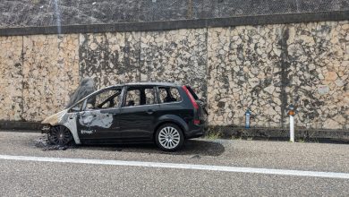 Veicolo fiamme A2 traffico bloccato Sicignano polla oggi 22 giugno